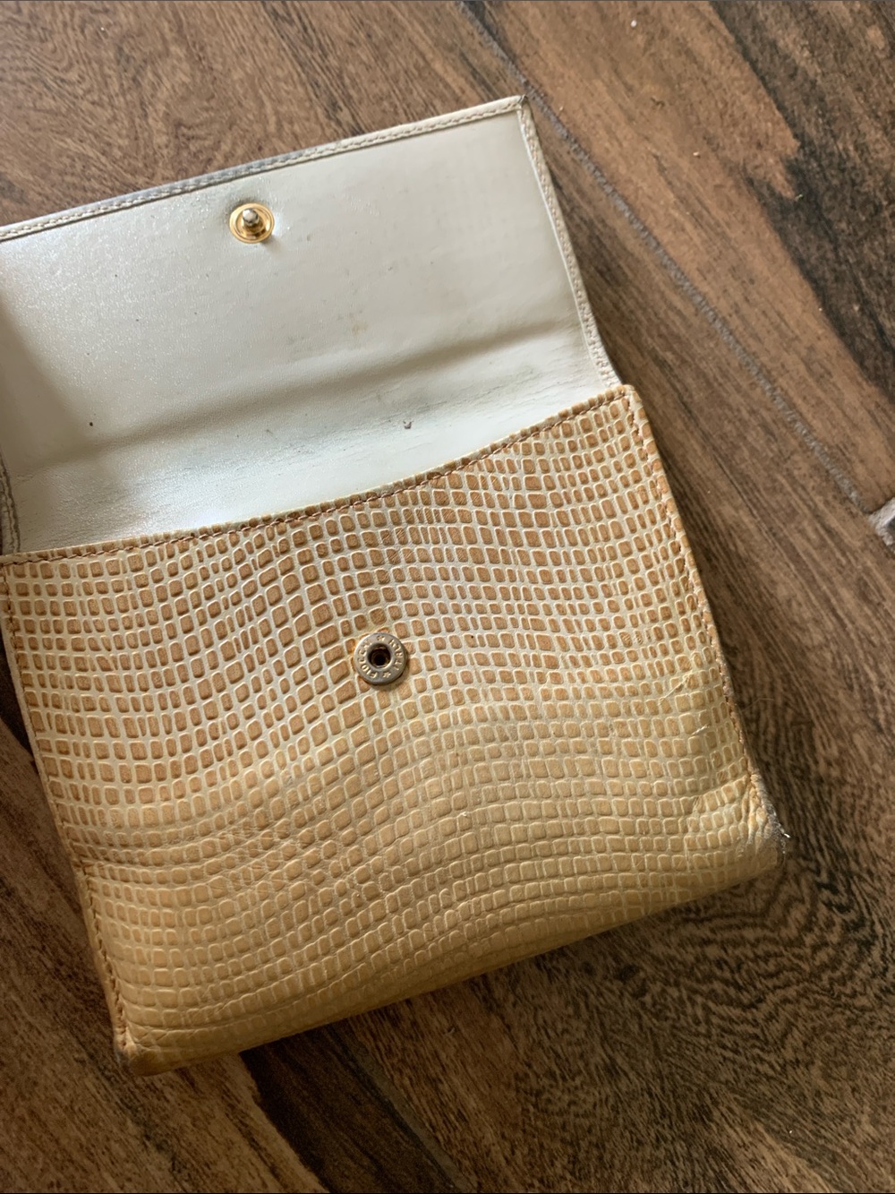 Salvatore Ferragamo Cream Tan White Lizard Leather Bifold Compact Snap Wallet - Picture 4 of 10